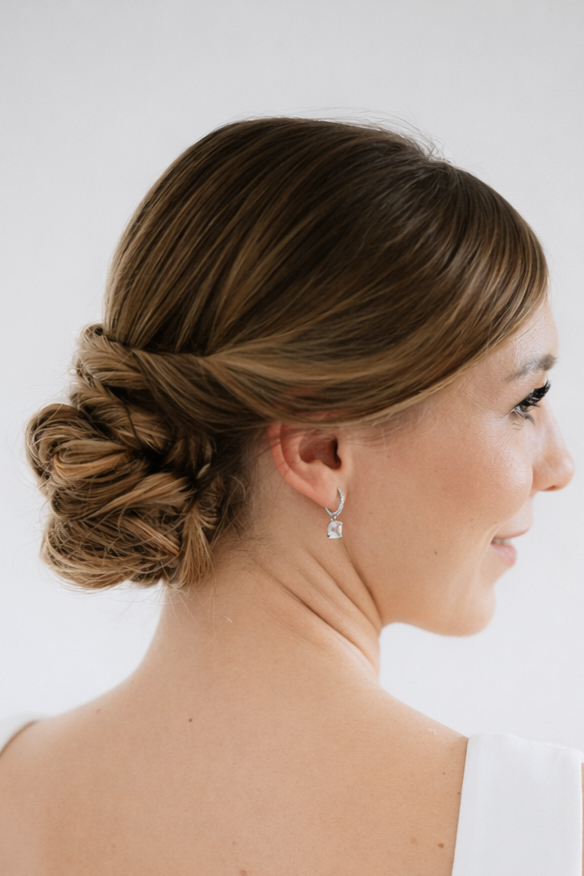 Recogido bajo elegante para novia rubia